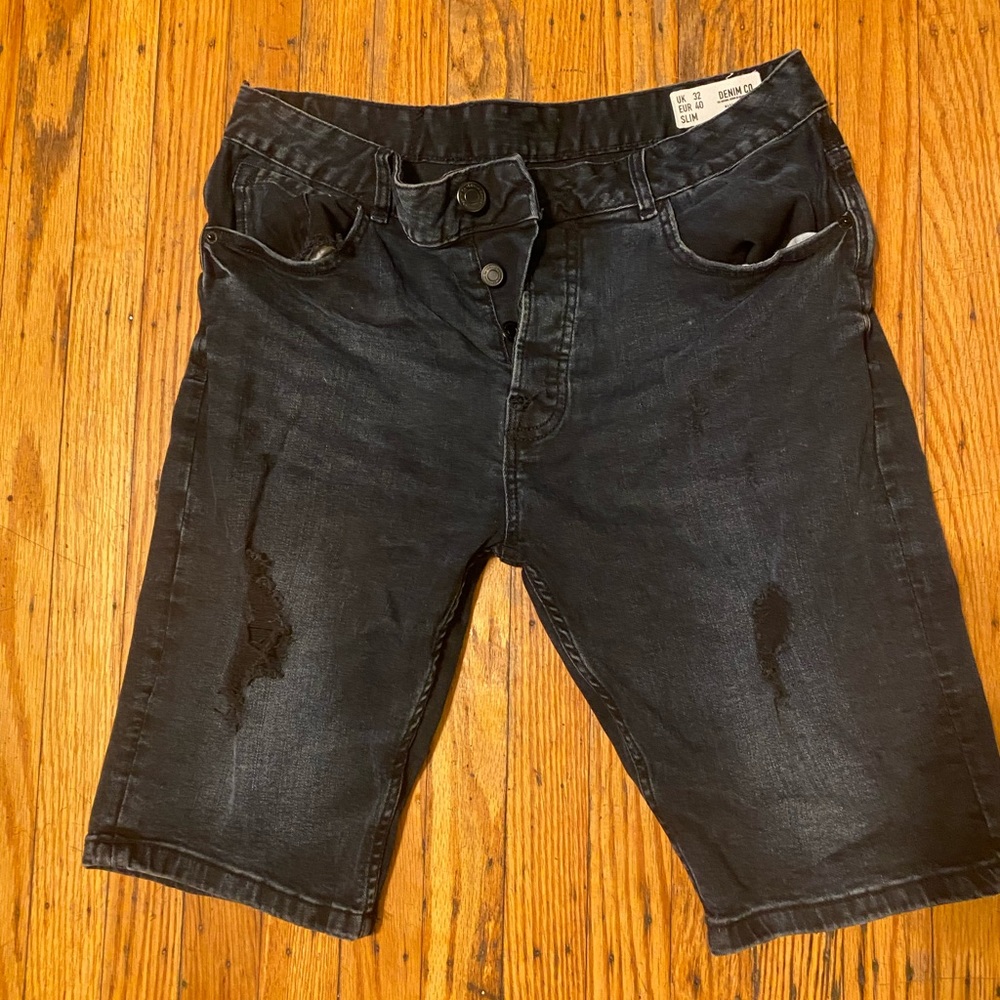 Jean distressed shorts size 32